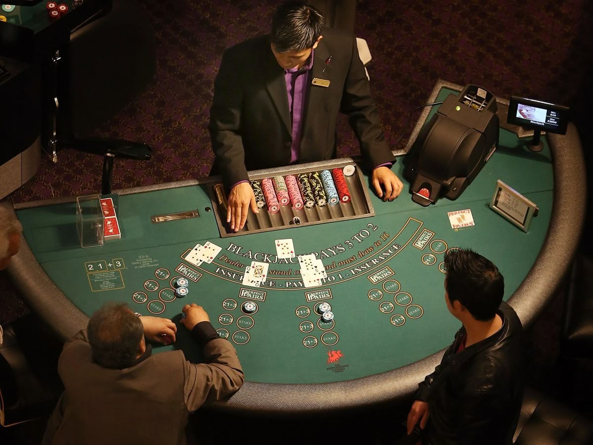 HUSTLER Casino کیسینو میں پوکر گیمز