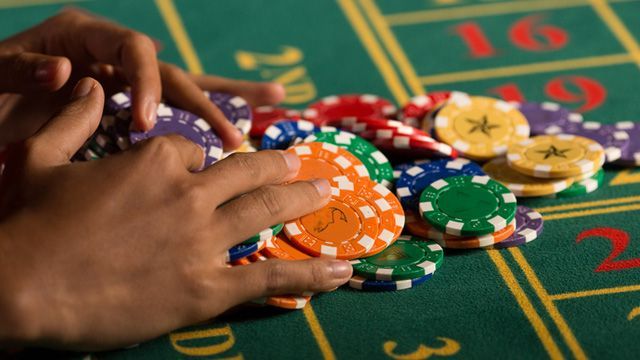 HUSTLER Casino کھلاڑیوں کے لیے لائیو کیسینو سیکشن